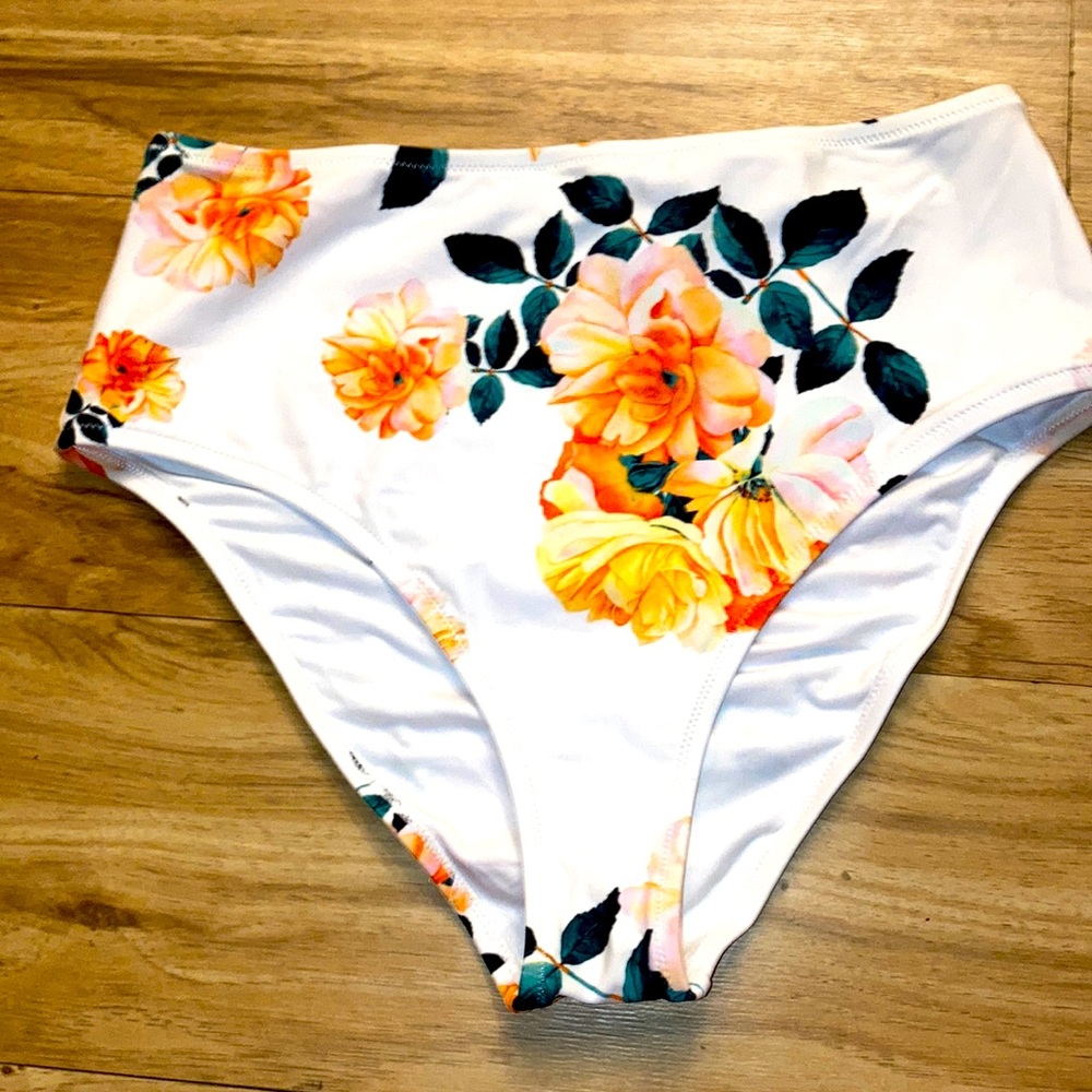 🔥NWT CUPSHE SZ Small White Tropical Bikini Bottoms
